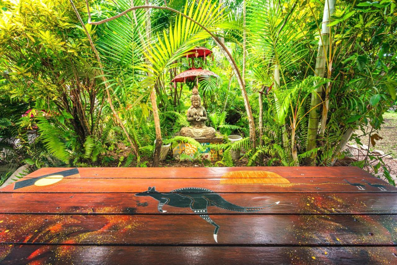 Tropic Days Boutique Hostel Cairns Exteriör bild