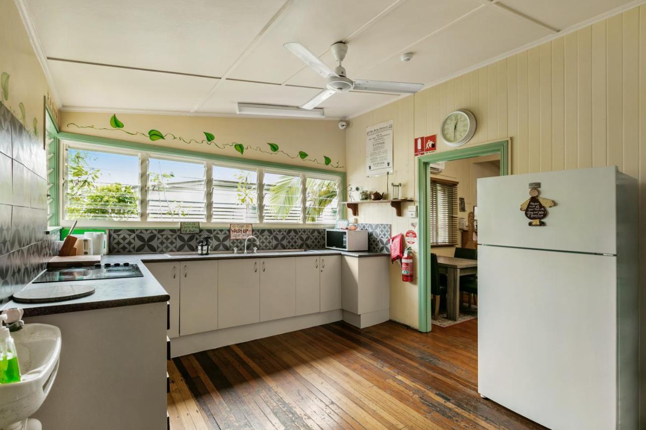 Tropic Days Boutique Hostel Cairns Exteriör bild